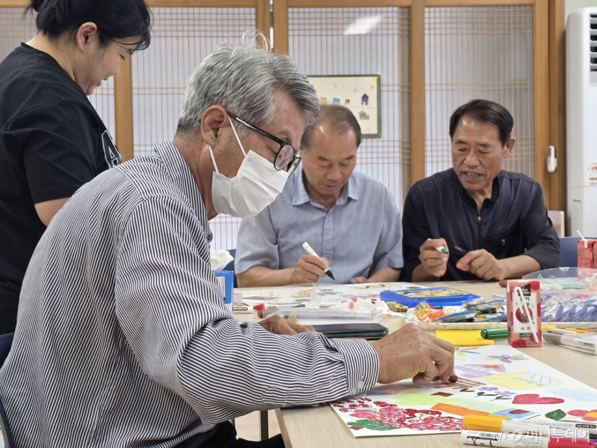 경남 남해군 삼동면 내동천마을 주민들이 마을 공동체 행사에 참여하고 있다. /사진=전경선 내동천마을 청년회장 제공