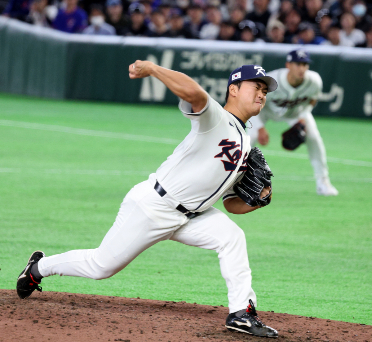 고우석이 지난달 8일 도쿄돔에서 열린 2026 WBC 도쿄POOL 대한민국과 대만 경기 8회초 역투를 펼치고 있다. /사진=강영조 선임기자