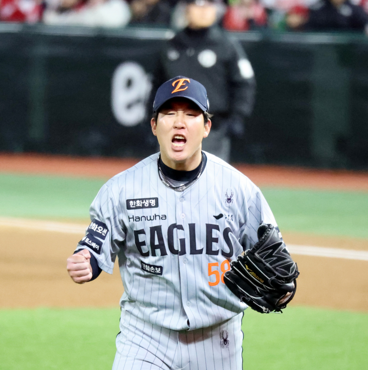 한화 불펜 박상원이 지난 7일 SSG 랜더스전 7회말을 무실점으로 막아낸 뒤 포효하고 있다. /사진=강영조 선임기자