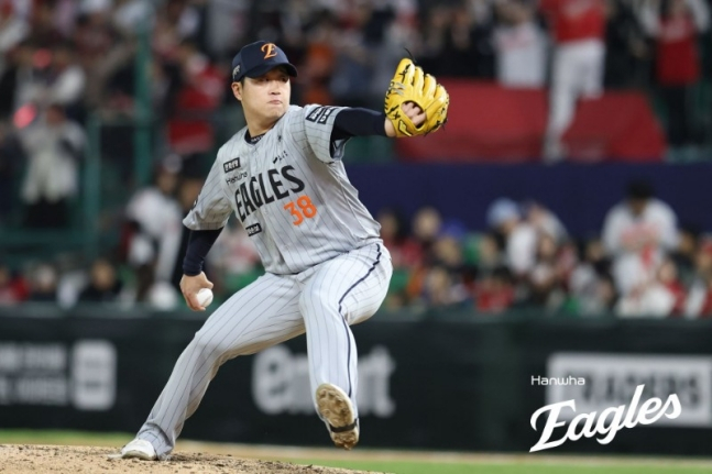 김종수가 지난 8일 SSG전 6회말 등판해 투구를 펼치고 있다. /사진=한화 이글스 제공