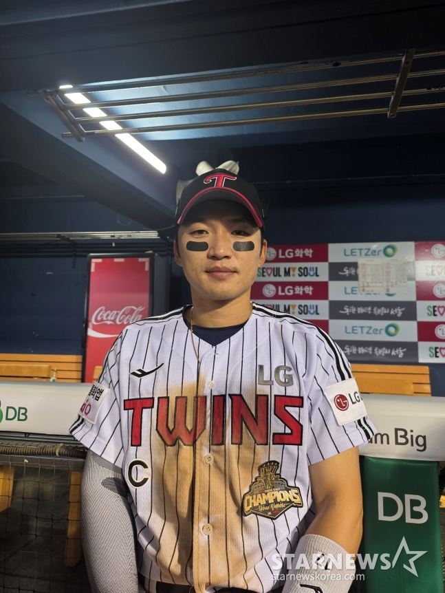 LG 박해민이 지난 11일 잠실 SSG전을 승리로 이끌고 취재진의 인터뷰에 응하고 있다. /사진=김동윤 기자