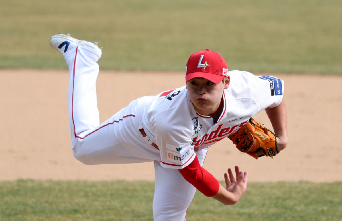 SSG 조병현이 지난달 24일 투구를 펼치고 있다. /사진=강영조 선임기자