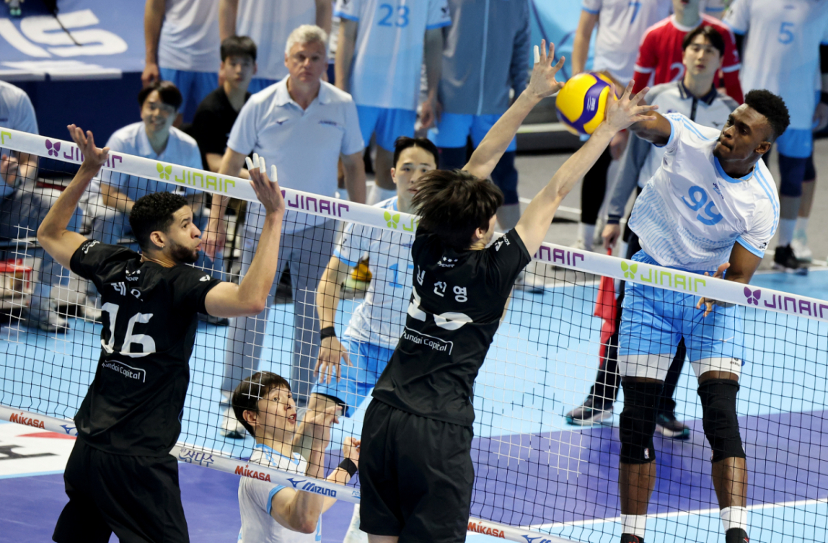 10일 인천 계양체육관에서 열린 진에어 2025-2026 V리그 챔피언결정전 대한항공과 현대캐피탈 경기 모습. /사진=강영조 선임기자