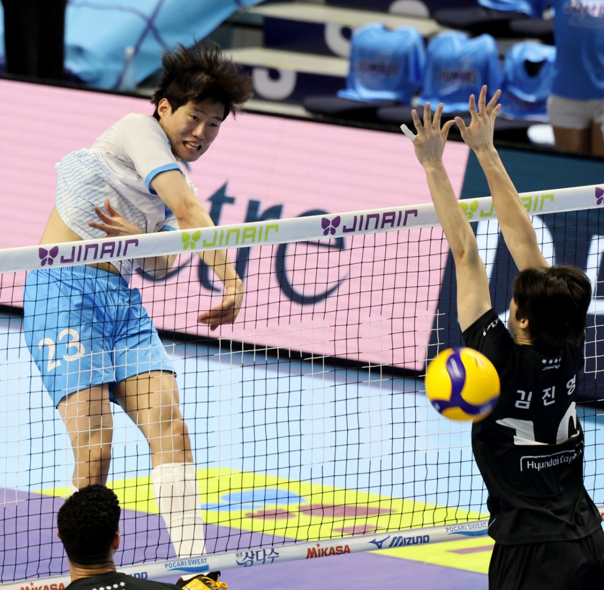 10일 인천 계양체육관에서 열린 진에어 2025-2026 V리그 챔피언결정전 대한항공과 현대캐피탈 5차전 경기 모습. /사진=강영조 선임기자