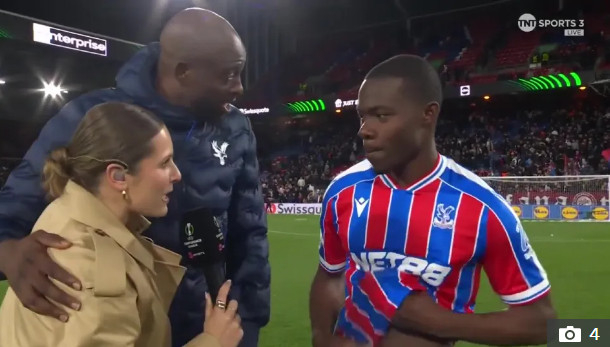 장 필립 마테타(가운데) 여성 리포터를 과도하게 끌어 안는 모습. /사진=더선 갈무리