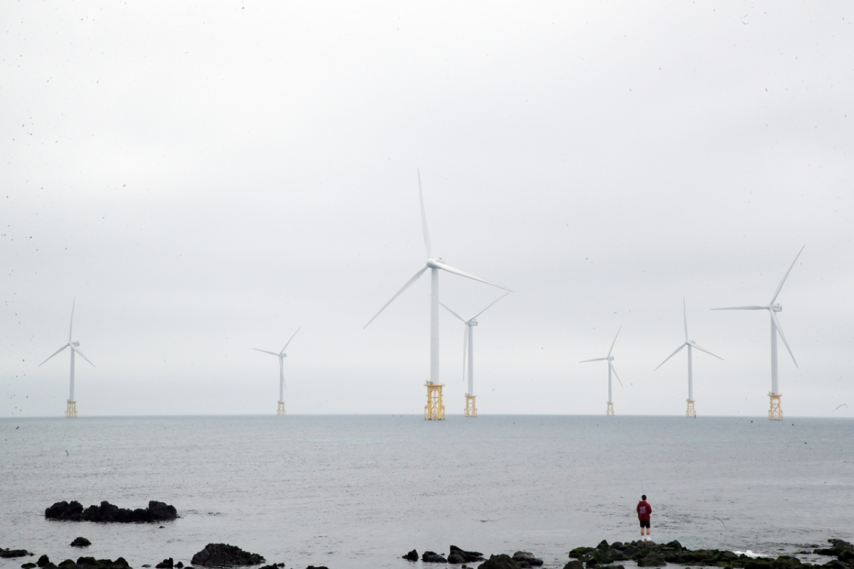 제주시 한림읍 해안도로에서 바라본 한림해상풍력발전기의 모습. 2026.4.6/뉴스1 Copyright © 뉴스1. All rights reserved. 무단 전재 및 재배포, AI학습 이용 금지. /사진=(제주=뉴스1)