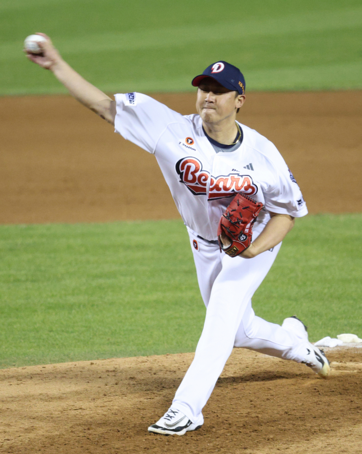 2026 신한 SOL KBO리그 두산 베어스 대 키움 히어로즈 경기가 7일 서울 잠실야구장에서 열렸다.  두산 이용찬이 역투하고 있다. /사진=김진경 대기자