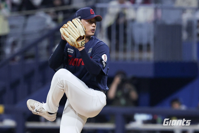 8회말에 나서 1⅔이닝 무실점으로 승리투수가 된 박정민. /사진=롯데 자이언츠