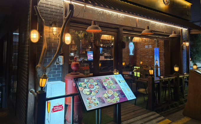 서울 마포구 합정동의 한 한식 주점의 모습. 매장 내부는 한산했다. /사진=이병권 기자