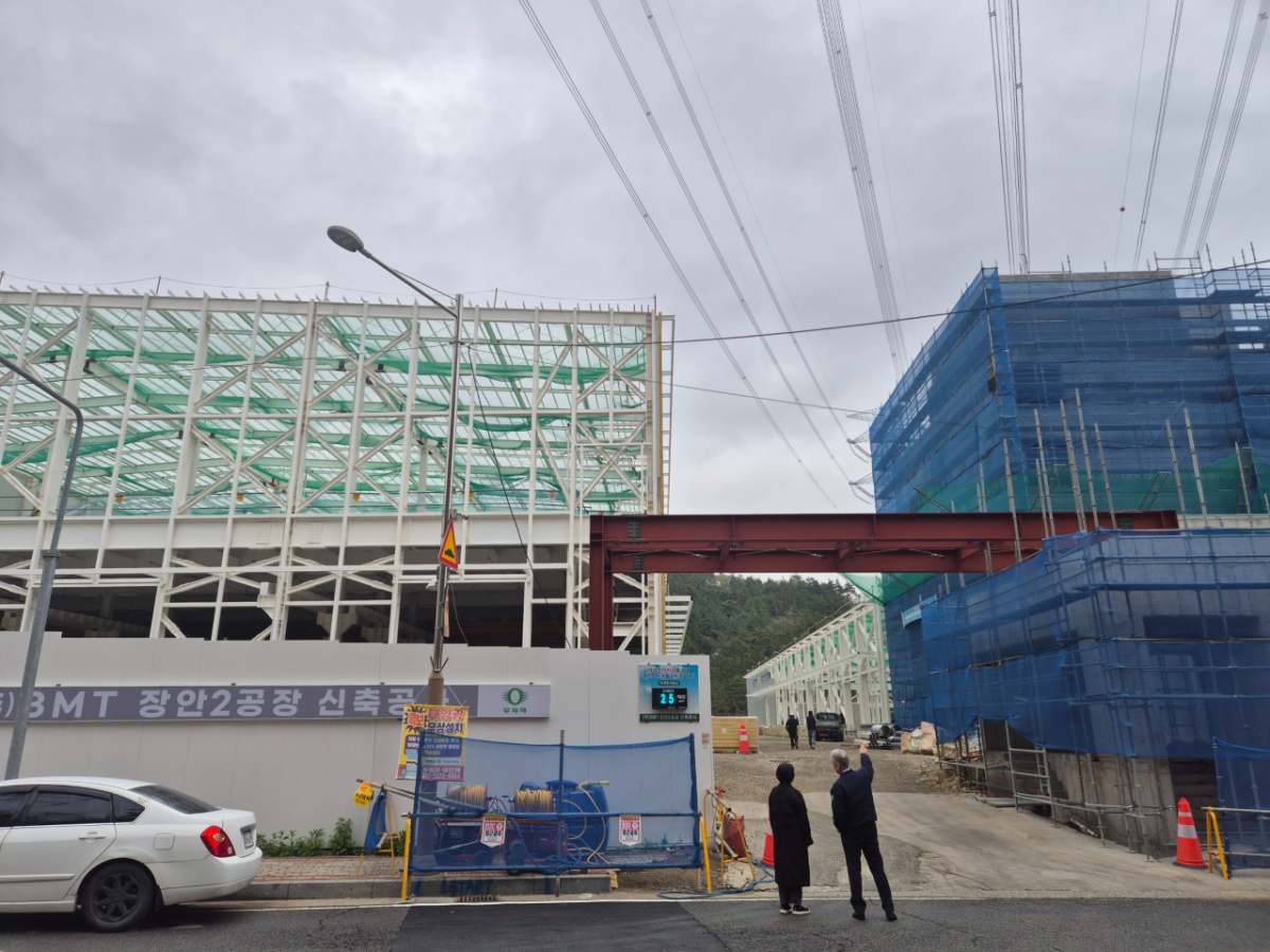 8월 완공 예정으로 공사중인 비엠티 2차 공장/사진=김평화 기자