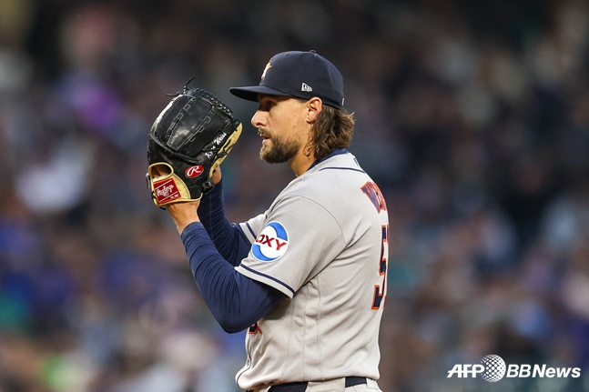 휴스턴 와이스가 포수와 사인을 주고 받고 있다. /AFPBBNews=뉴스1