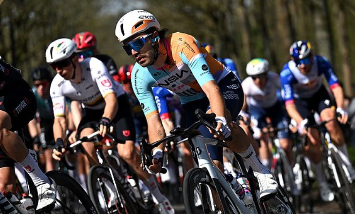 키안 와츠(가운데). /사진=데일리메일 갈무리