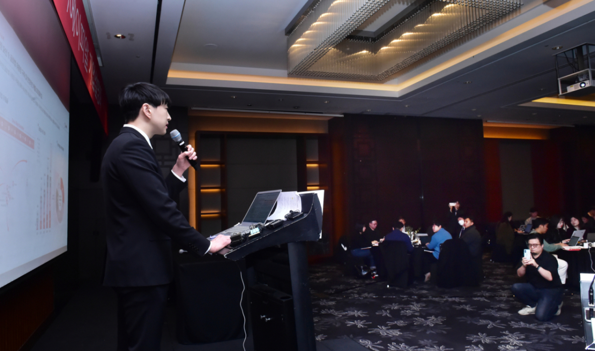 글로벌 뷰티테크기업 APR(에이피알)이 13일 서울 여의도 콘래드 호텔에서 IPO 기자간담회를 개최한 가운데 김병훈 대표이사가 미래사업 비전과 전략을 발표하고 있다. /사진=임한별(머니S)