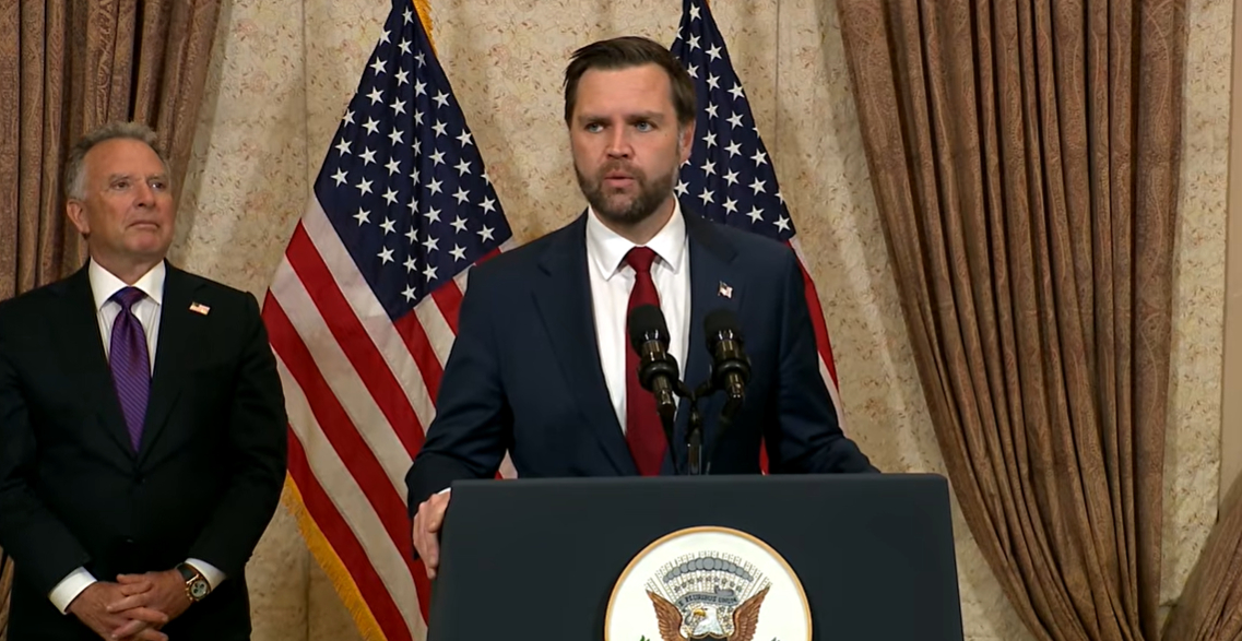 JD 밴스 미국 부통령이 12일(현지시간) 파키스탄 이슬라마바드에서 가진 기자회견에서 이란과 21시간 동안 협상했지만, 합의 도출에는 실패했다며 협상단이 미국으로 돌아갈 것이라고 밝혔다. /사진=미국 백악관 유튜브 