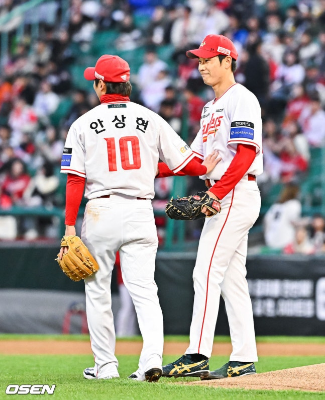 SSG 안상현(왼쪽)과 타케다 쇼타.