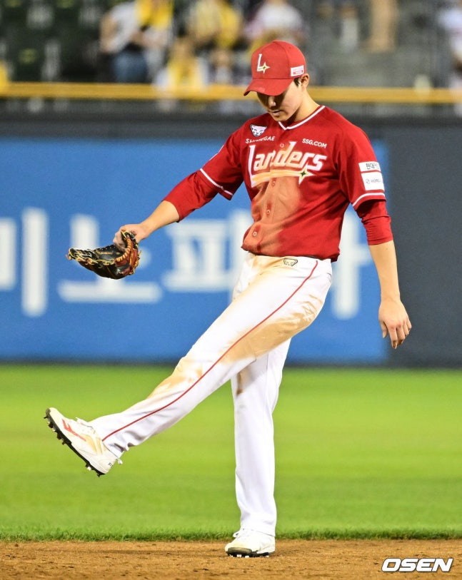 SSG 유격수 박성한.