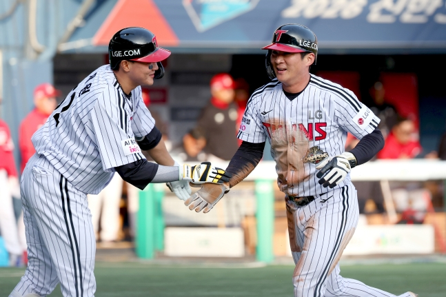 LG 오지환(오른쪽). /사진=LG 트윈스 제공