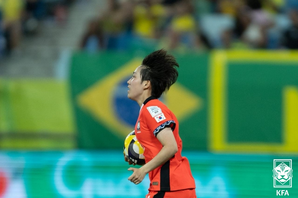 박수정이 만회골을 넣고 뛰어가고 있다. /사진=대한축구협회(KFA) 제공