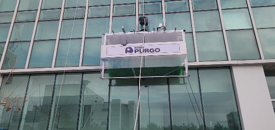 리크라가 개발한 외벽 청소 로봇 '로보푸르고'/사진제공=리크라