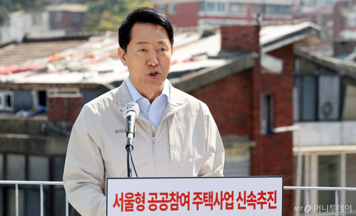 (서울=뉴스1) 박지혜 기자 = 오세훈 서울시장이 13일 오전 서울 마포구 공공재개발 추진 중인 아현1구역 현장을 방문해 ‘서울형 공공참여 주택사업’ 추진 방안을 발표하고 있다. 2026.4.13/뉴스1 Copyright © 뉴스1. All rights reserved. 무단 전재 및 재배포, AI학습 이용 금지. /사진=(서울=뉴스1) 박지혜 기자