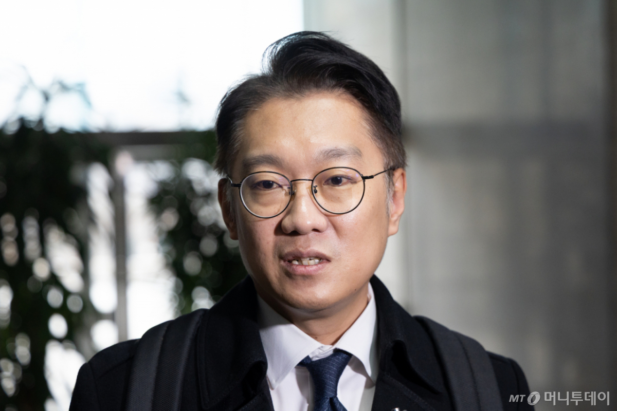 (서울=뉴스1) 이승배 기자 = 김남준 전 청와대 대변인이 24일 서울 여의도 국회에서 정청래 더불어민주당 대표와 면담을 마치고 취재진의 질문에 답하고 있다. 2026.2.24/뉴스1 Copyright © 뉴스1. All rights reserved. 무단 전재 및 재배포, AI학습 이용 금지. /사진=(서울=뉴스1) 이승배 기자