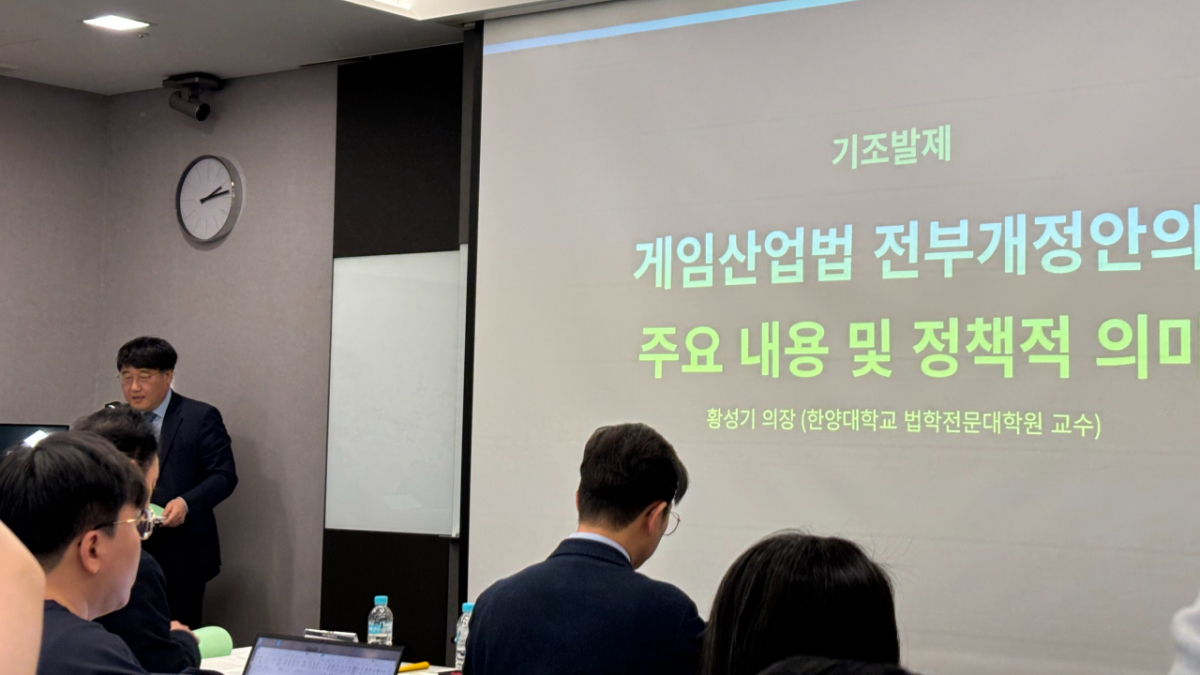 황성기 한양대 법학전문대학원 교수(한국게임정책자율기구 의장)/사진=유효송 기자