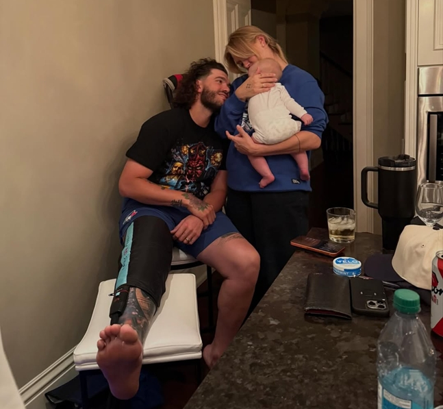 폰세의 가족 사진. /사진=폰세 와이프 엠마 폰세 SNS