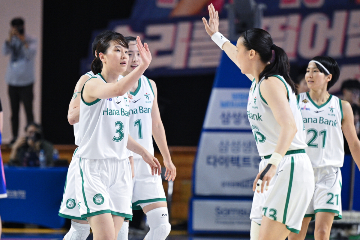 하나은행 선수단. /사진=WKBL 제공