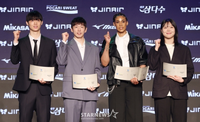 (왼쪽부터) 이우진, 한선수, 지젤 실바, 이지윤. /사진=김진경 대기자