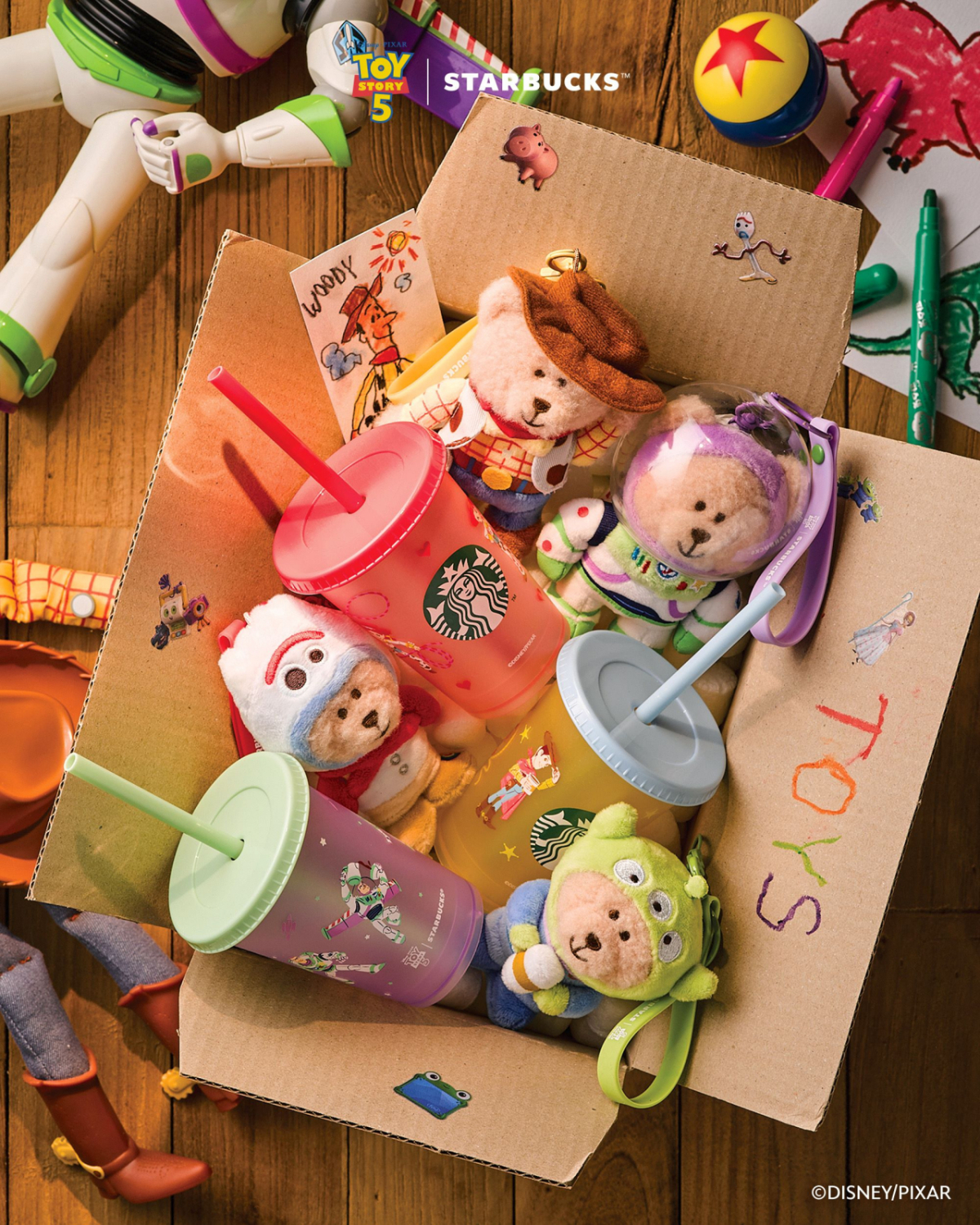 타벅스의 대표 캐릭터인 베어리스타에 '우디', '버즈', '알린', '포키' 등 <토이 스토리> 캐릭터 코스튬을 입힌 '토이 스토리 키체인' 4종 /사진제공=스타벅스