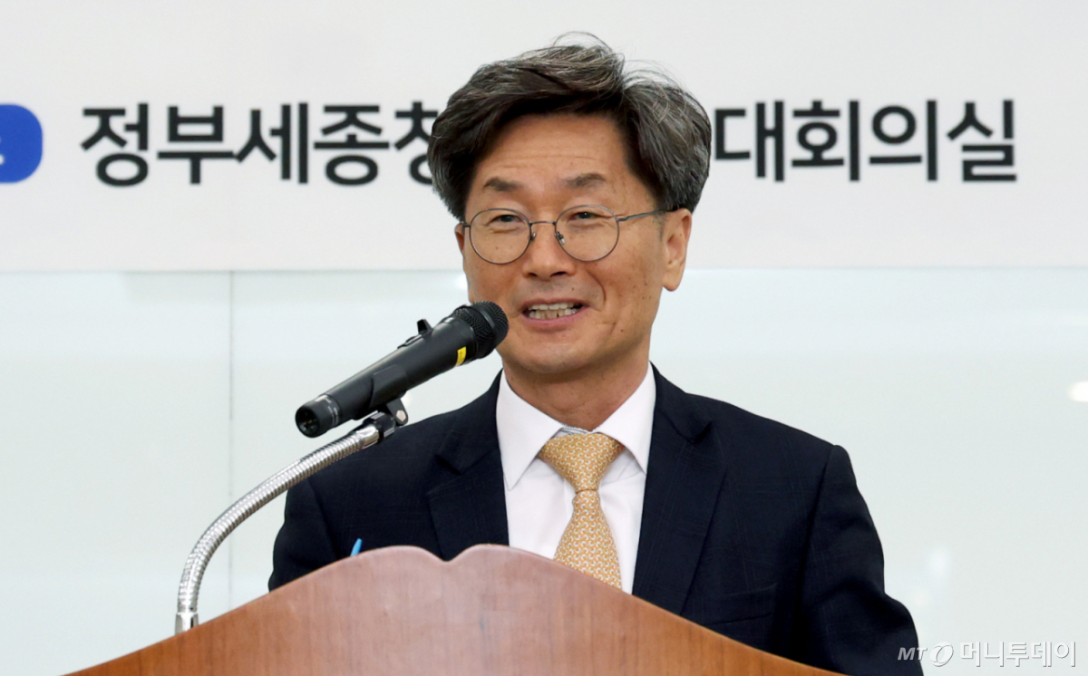 (세종=뉴스1) 김기남 기자 = 정일연 국민권익위원장이 13일 세종시 정부세종청사에서 열린 2026년 권익위 2030 청년자문단 위촉식에 참석하여 인사말을 하고 있다. 2026.3.13/뉴스1 Copyright © 뉴스1. All rights reserved. 무단 전재 및 재배포, AI학습 이용 금지. /사진=(세종=뉴스1) 김기남 기자