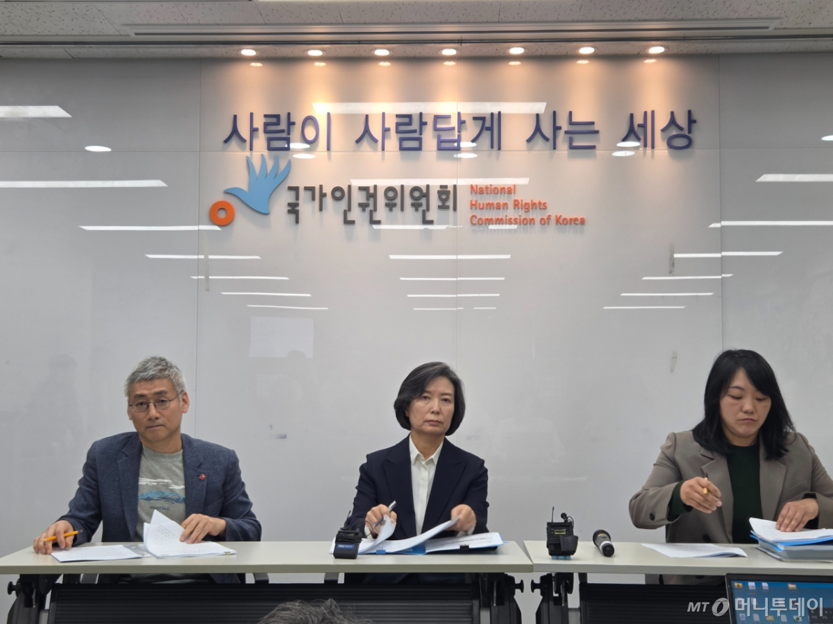국가인권위원회가 14일 오전 서울 중구 인권위 브리핑실에서 울산 반구대병원의 입원환자 폭행 사망 관련 브리핑을 열고 있는 모습./사진=김서현 기자.