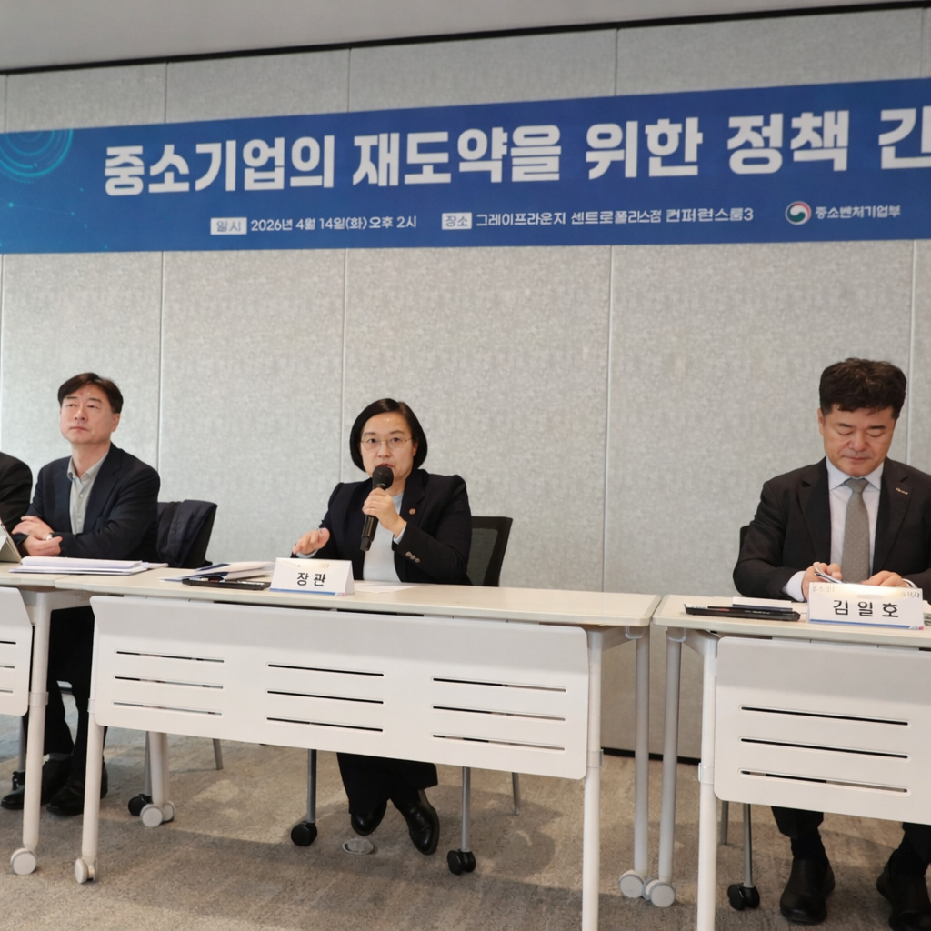 한성숙 중소벤처기업부 장관이 14일 서울특별시 종로구 그레이프라운지 센트로폴리스점에서 열린 '중소기업 재도약을 위한 정책간담회'에서 모두발언을 하고있다./사진=중기부 제공.