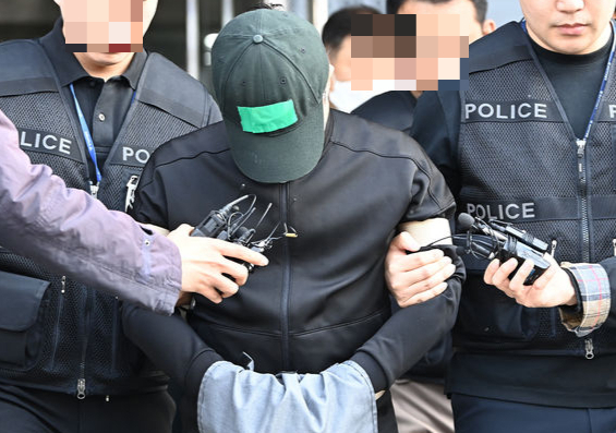 지난해 4월 24일 검찰로 송치되는 A씨/사진=뉴시스