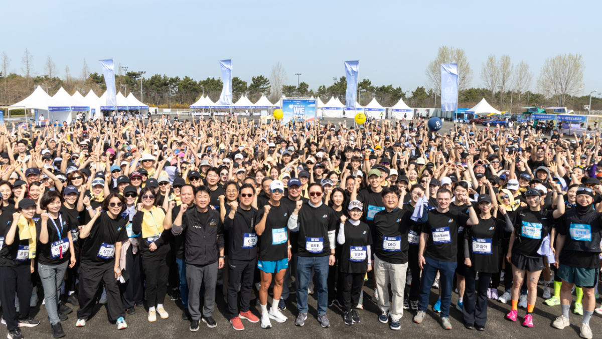 '위런(We Run)' 참가자들이 기념촬영을 했다./사진=대한항공