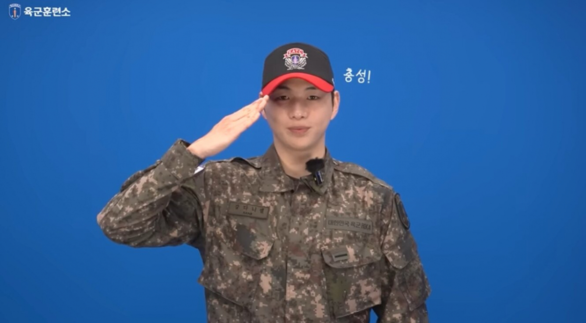 군 복부 중인 가수 강다니엘의 근황이 공개됐다. /사진=유튜브 채널 '육군훈련소'