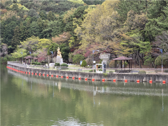 부산 성지곡수원지에 설치한 안전경계용 수상펜스 '코키퍼'/사진제공=비욘드오션