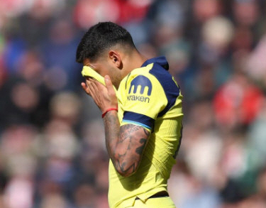 눈물을 흘리는 크리스티안 로메로. /사진=풋볼런던 갈무리