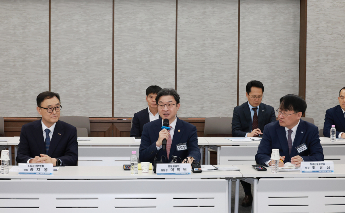 (서울=뉴스1) = 이억원 금융위원장이 9일 오후 서울 중구 은행회관에서 국제회의실에서 열린 제3차 신용평가체계 개편 T/F 회의에서 발언을 하고 있다. (금융위원회 제공. 재판매 및 DB 금지)  2026.4.9/뉴스1  Copyright © 뉴스1. All rights reserved. 무단 전재 및 재배포,  AI학습 이용 금지. /사진=(서울=뉴스1)