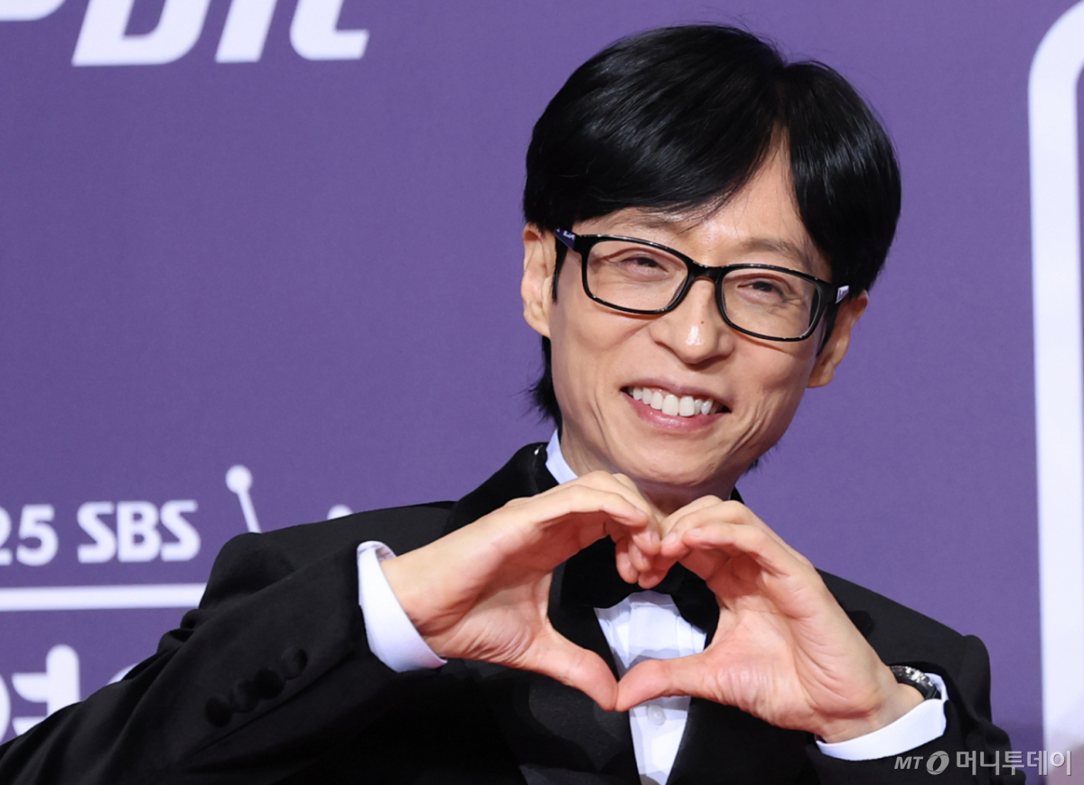 방송인 유재석이 백상예술대상 후보에 오르지 못하자 그의 팬들이 후보 선정 기준을 공개해달라고 요구하고 나섰다. /사진=머니투데이 DB