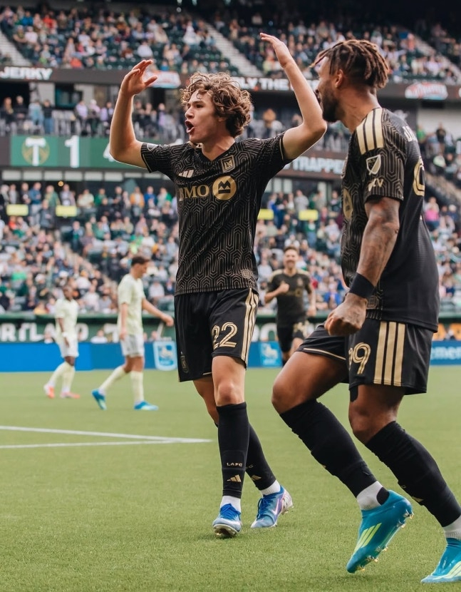 LAFC 17세 유망주 주드 테리(왼쪽)가 12일(한국시간) 미국 포틀랜드 프로비던스 파크에서 열린 2026 미국 메이저리그사커(MLS) 7라운드에서 득점 후 세리머니하고 있다. /사진=LAFC 공식 사회관계망서비스(SNS)