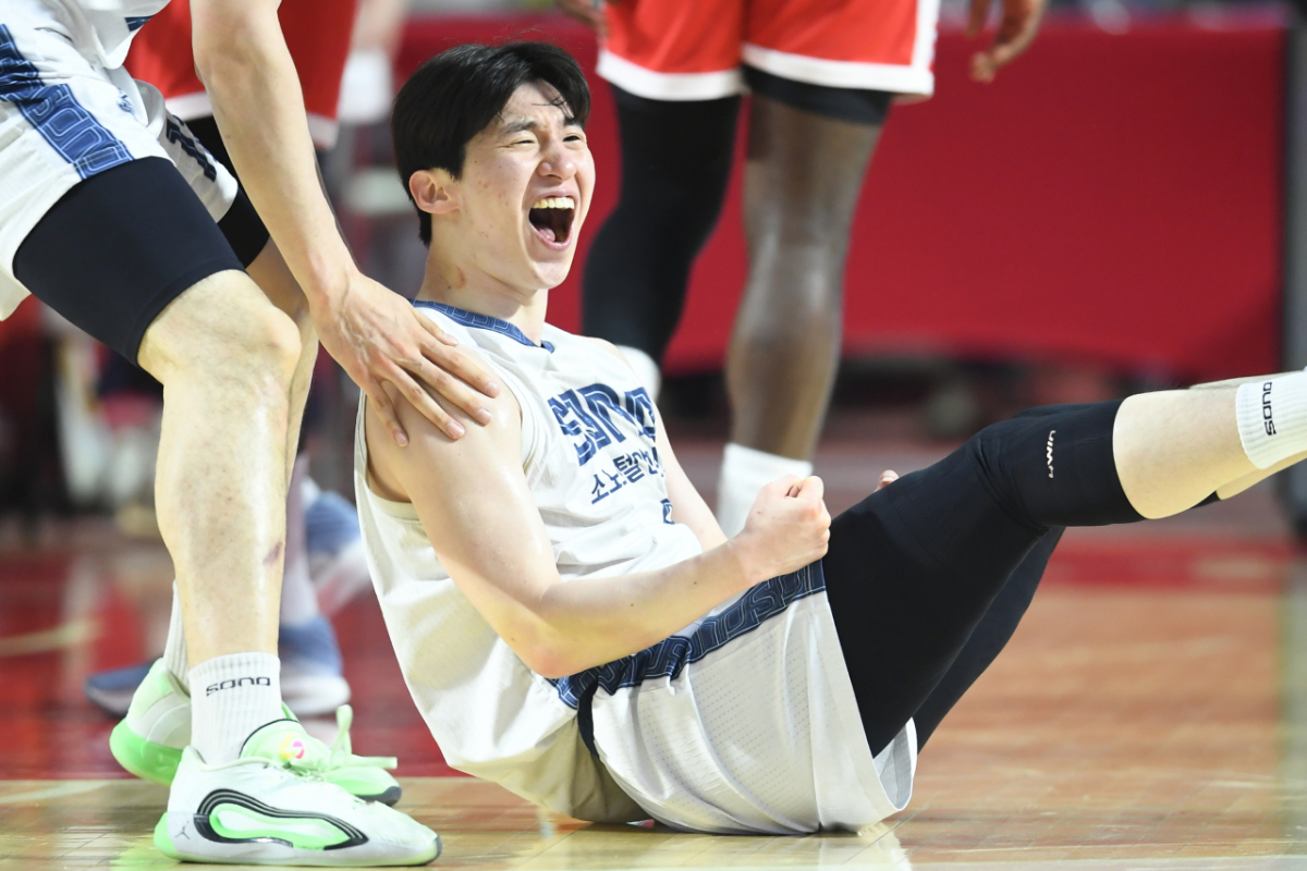 고양 소노 이정현이 14일 오후 7시 서울 잠실학생체육관에서 열린 2025~2026 LG전자 프로농구 6강 플레이오프 2차전 중 득점 후 포효하고 있다. /사진=KBL 제공