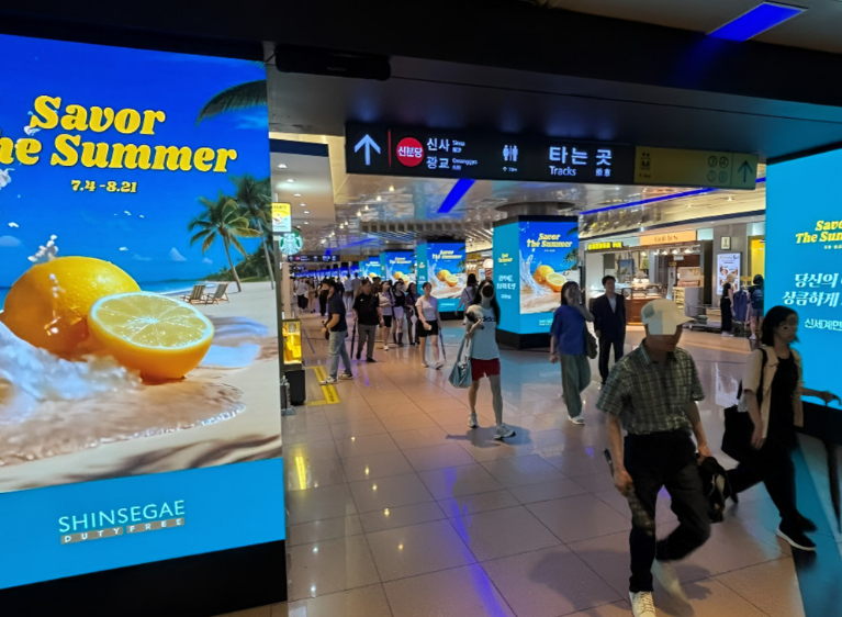 신세계 면세점 'Savor the Summer' 옥외광고 캠페인 /사진=드래프타입 제공