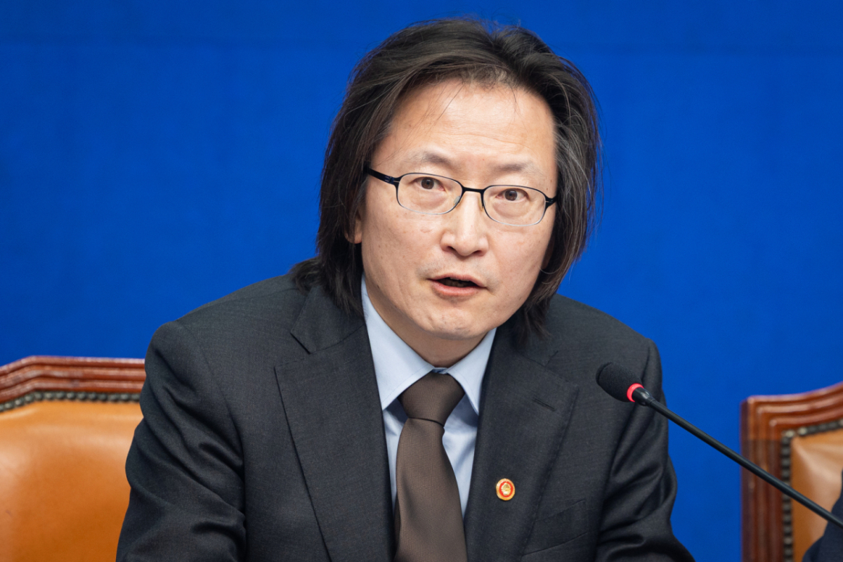 주병기 공정거래위원장이 9일 서울 여의도 국회에서 열린 더불어민주당 중동전쟁 위기 극복을 위한 고통분담 '주유소-정유사 사회적대화 상생협약식'에서 인사말을 하고 있다./사진제공=뉴스1