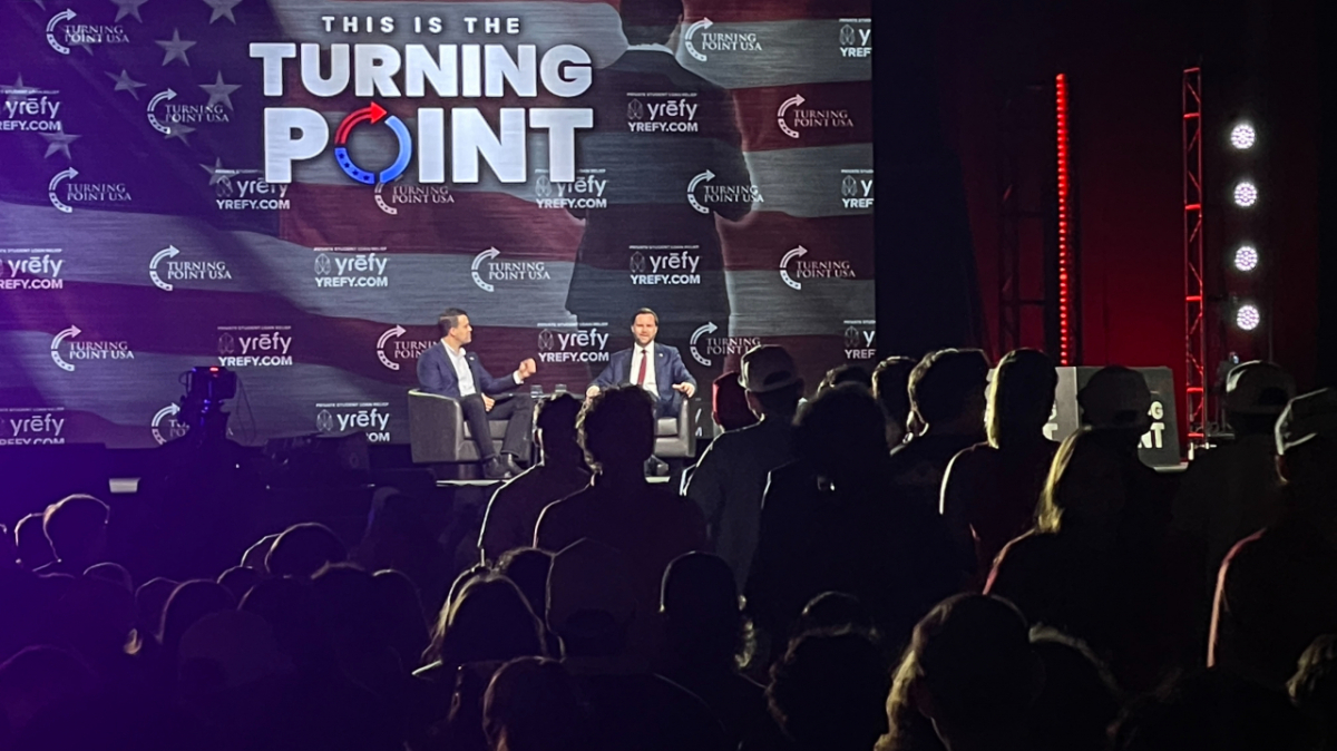 JD 밴스 미국 부통령이 14일 오후 미국 조지아에서 보수 청년 단체 주최로 열린 대담에서 트럼프 행정부의 정책성과를 설명하고 있다. /사진=김훈남 기자