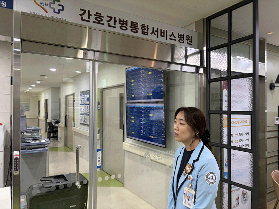 15일 경기도 화성시 동탄시티병원 구관 6층 간호간병병동에 설치된 모니터를 통해 씨어스 '씽크' 솔루션을 통해 전송된 환자 생체 정보가 표시된 모습. /사진=씨어스