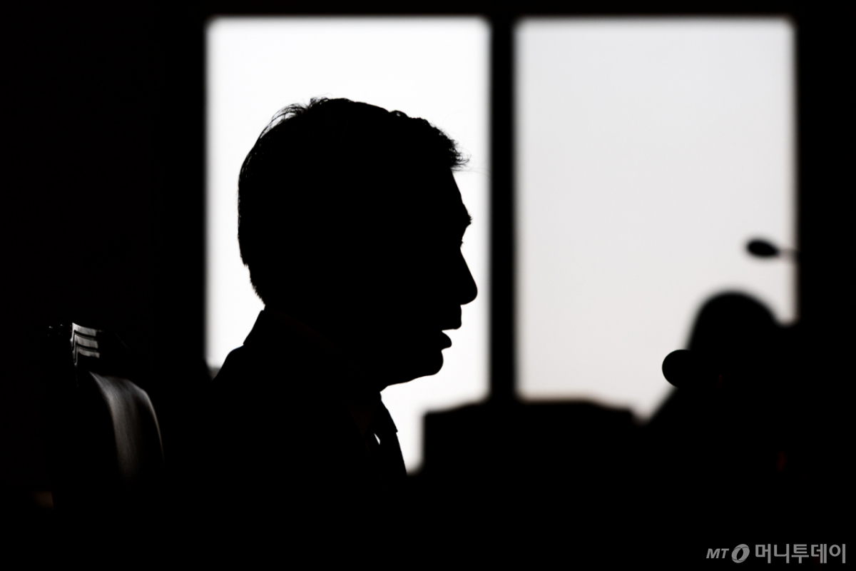 (서울=뉴스1) 이승배 기자 = 신현송 한국은행 총재 후보자가 15일 서울 여의도 국회에서 열린 제434회국회(임시회) 재정경제기획위원회 인사청문회에서 의원 질의에 답변하고 있다. 2026.4.15/뉴스1 Copyright © 뉴스1. All rights reserved. 무단 전재 및 재배포, AI학습 이용 금지. /사진=(서울=뉴스1) 이승배 기자