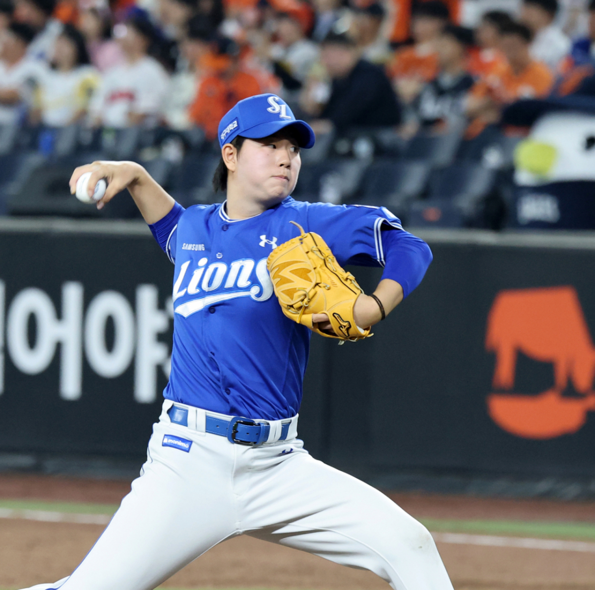 삼성 우완투수 정찬희가 15일 대전한화생명볼파크에서 열리는 2026KBO리그 한화이글스와 삼성라이온즈 경기에서 역투하고 있다.  /사진=강영조 선임기자