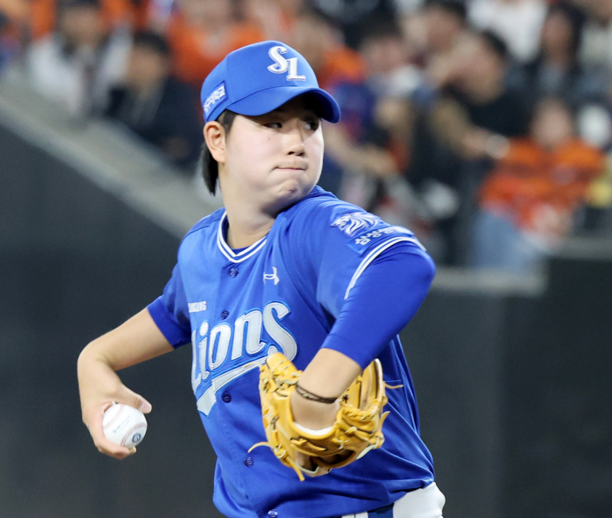 삼성 라이온즈 선발 양창섭에 이어 2회말 2사에 마운드에 오른 장찬희가 15일 대전 한화생명볼파크에서 열린 2026 신한 SOL KBO리그 삼성 라이온즈와 방문경기에서 역투를 펼치고 있다. /사진=강영조 선임기자