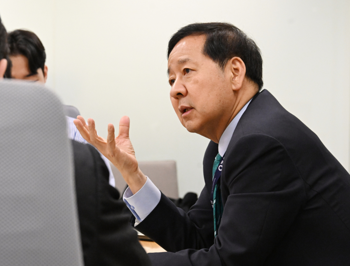 주요 20개국(G20) 재무장관회의 및 국제통화기금(IMF)/세계은행(WB) 춘계회의 참석차 미국 워싱턴D.C.를 방문 중인 구윤철 부총리 겸 재정경제부 장관이 15일(현지시간) IMF에서 열린 동행기자간담회에서 모두발언을 하고 있다./사진제공=재경부